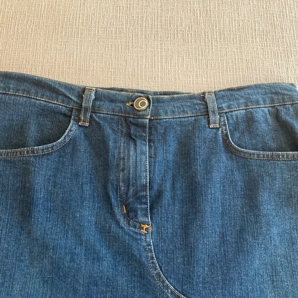 Designer Denim Skirt - front slit has ombre cloth, back slit is open - size 10 - Picture 9 of 11